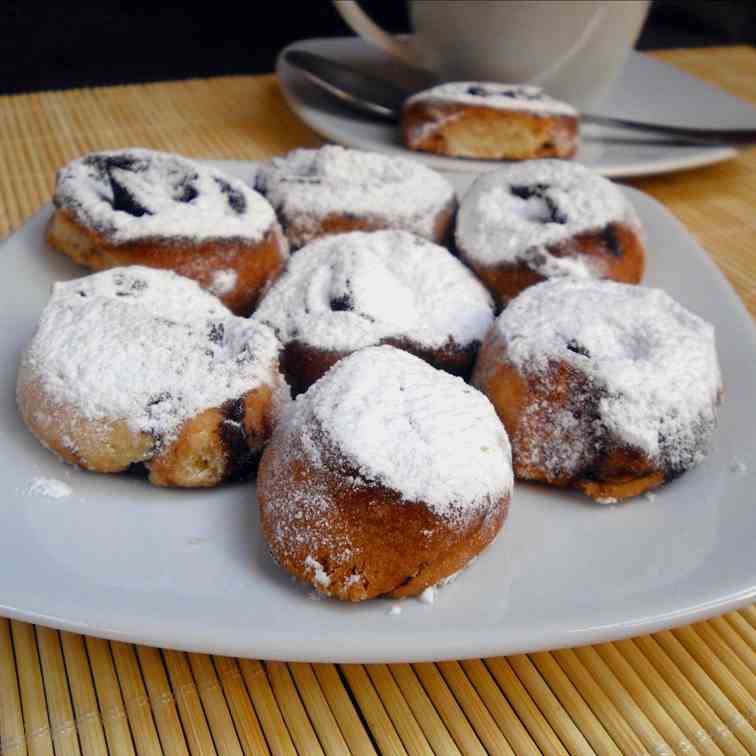 homemade cookies cinnamon or cocoa