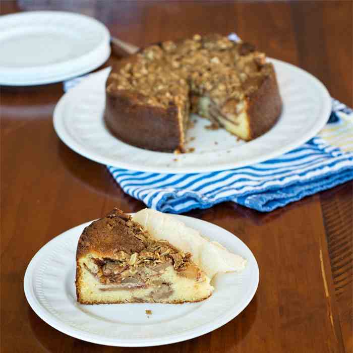 Apple Crisp Cake