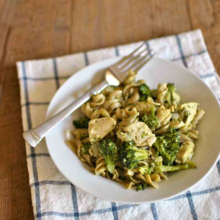 Chicken Broccoli Pesto Pasta Toss