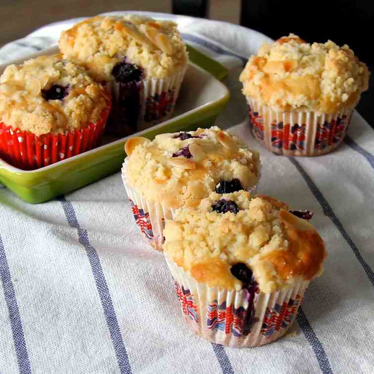 Classic Blueberry Crumble Muffins