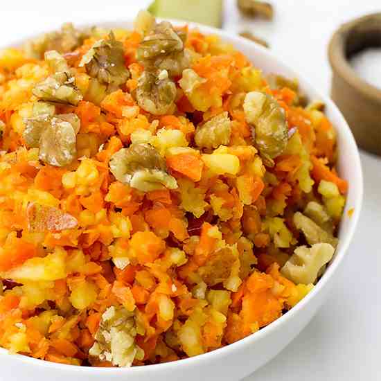 Refreshing Carrot and Apple Salad