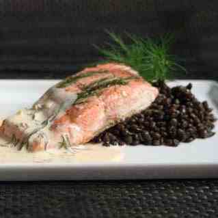 Salmon with dill sauce