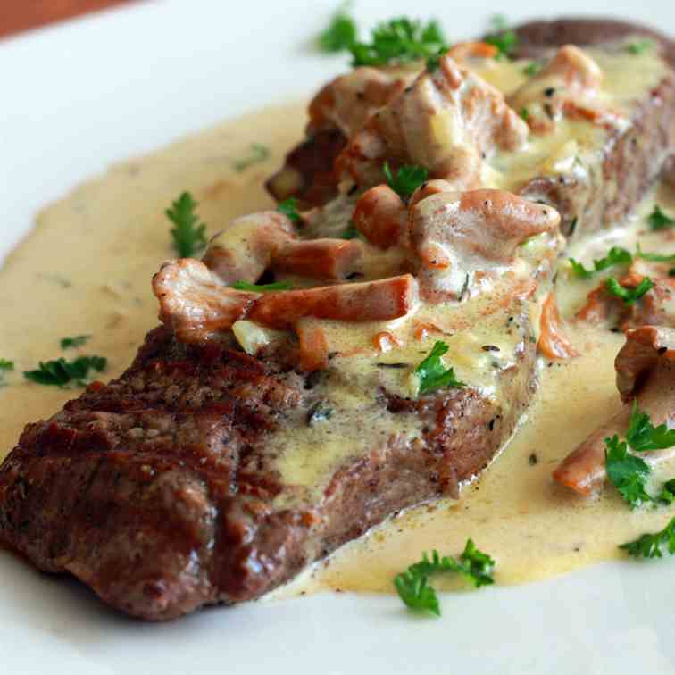 Steak with Creamy Chanterelle Sauce