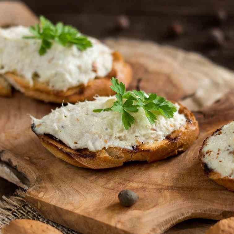 Salted codfish mousse on toasts