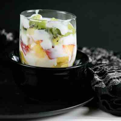 2 min Layered Yogurt Fruit Salad