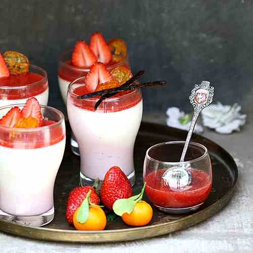 Two-toned Quark Panna Cotta