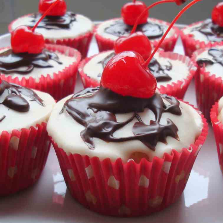 Banana Split Cupcakes