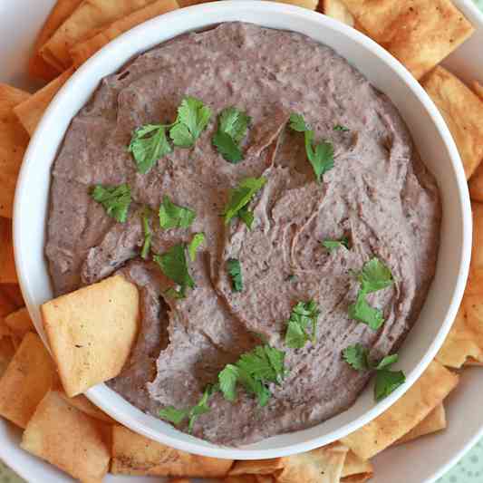 Roast Garlic Black Bean Dip