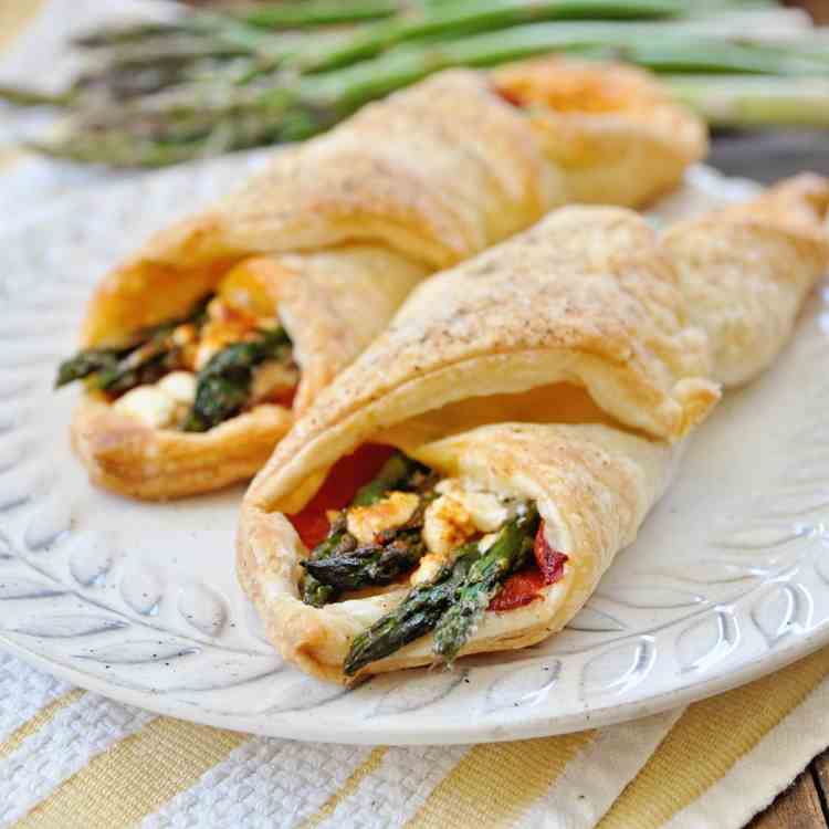 Asparagus Puff Pastry Bundles 