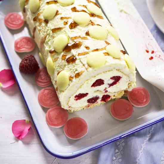 Raspberries and cream meringue roulade