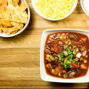 Slow Cooker Roasted Pepper Veggie Chili