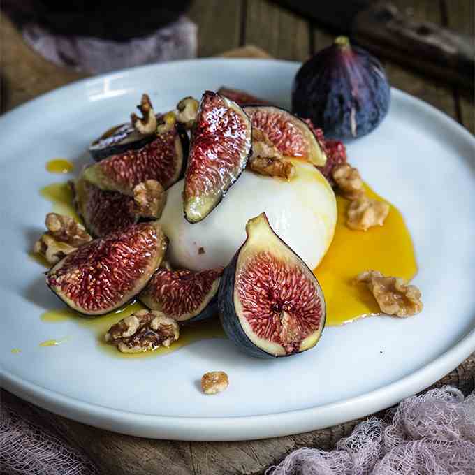 Burrata with figs, honey - salted walnuts