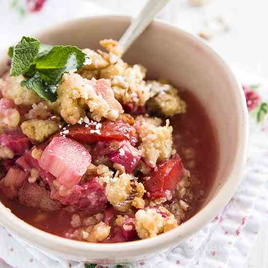 Strawberry Rhubarb Crisp with Almonds