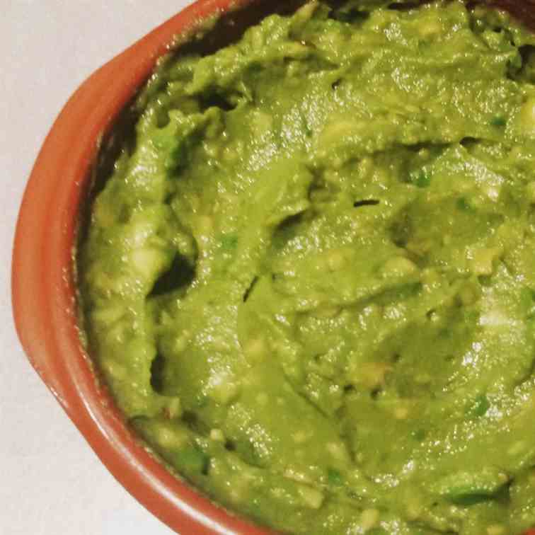 Super Easy Homemade Guacamole