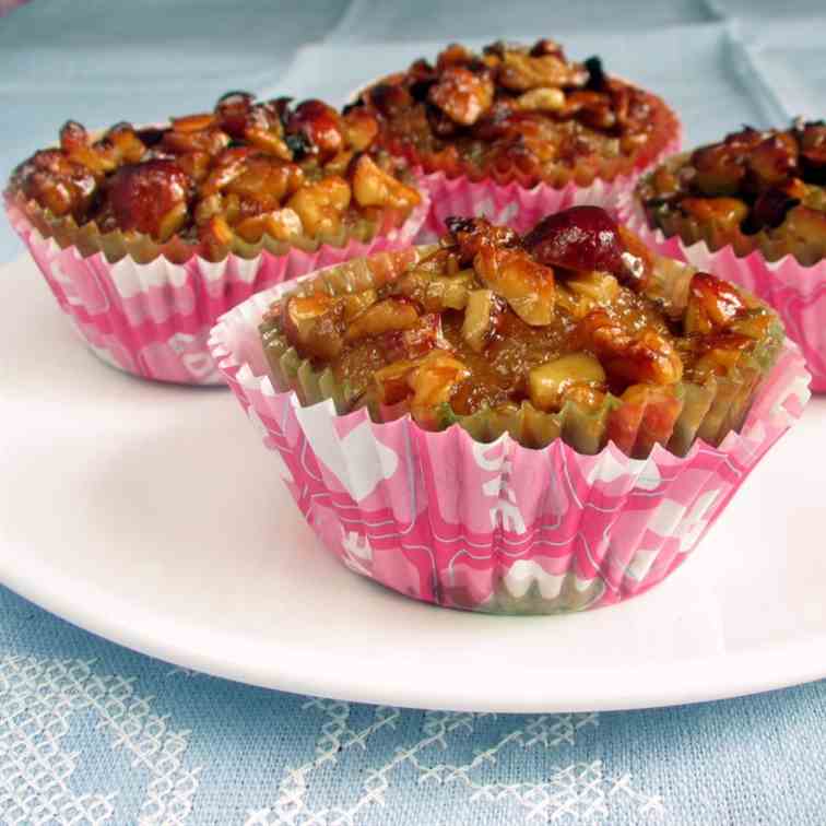Apple Muffins with Nut-Caramel Topping