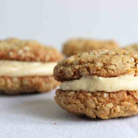 Dulce de Leche Oatmeal Cookie Sandwiches