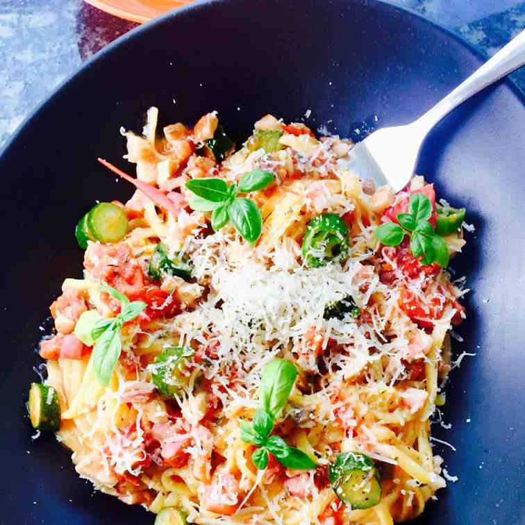 Baby courgette, mushrooms and linguini