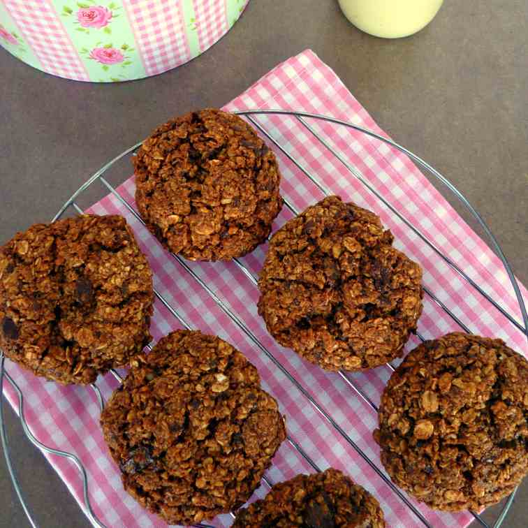 Healthy chocolate oat cookies