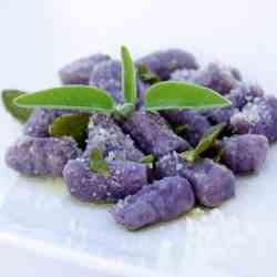 Vitelotte Gnocchi al Burro e Salvia