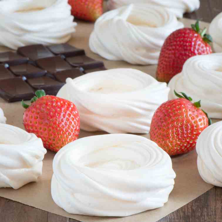 How to Make Meringue Nests