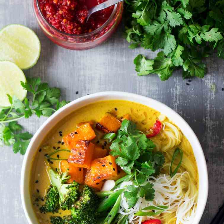 Vegan khao soi soup