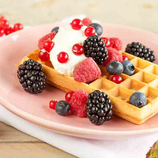 Waffles with red fruits