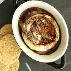 Baked goat's cheese with red wine