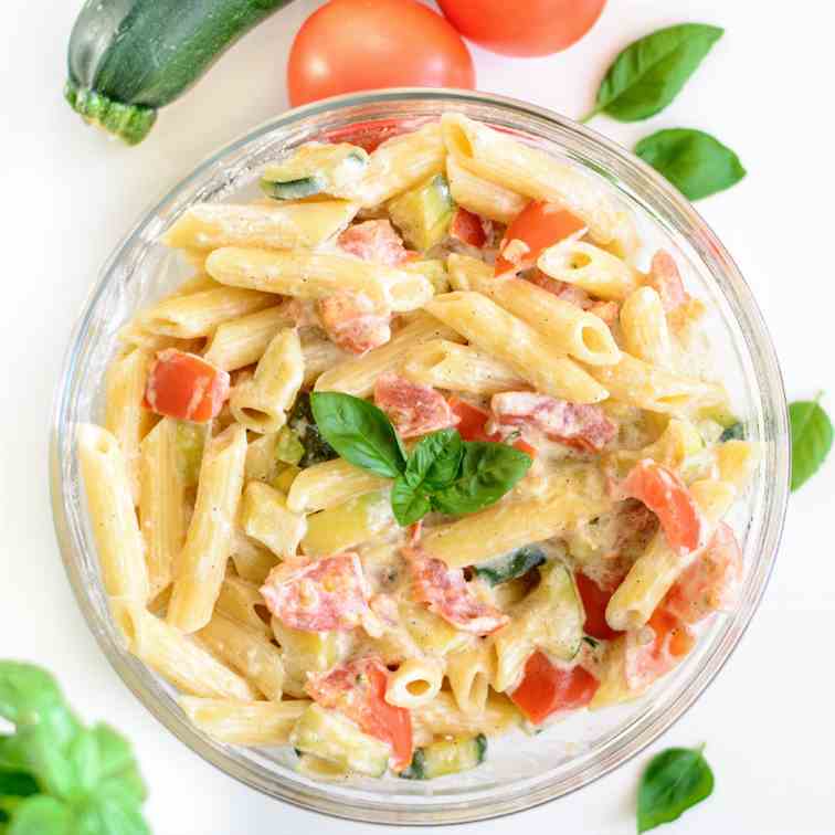 Quick zucchini and tomato pasta