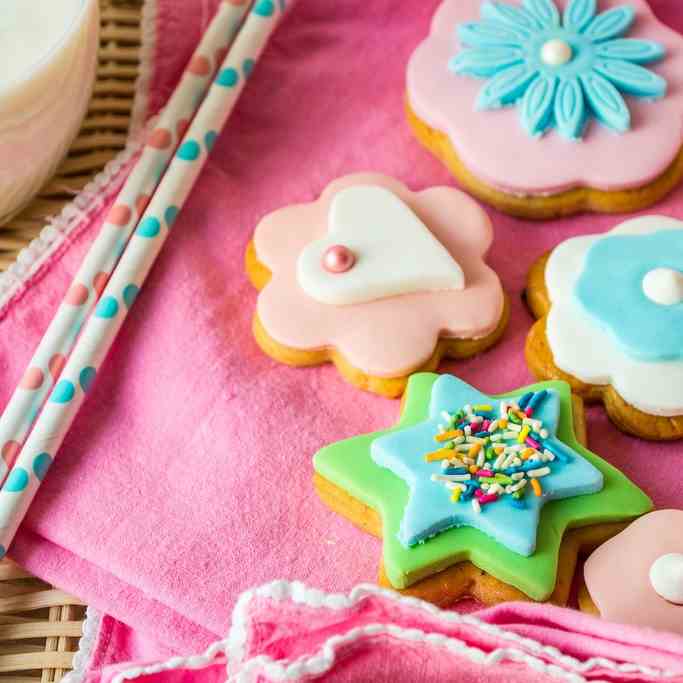 Gingerbread cookies w/ fondant decoration