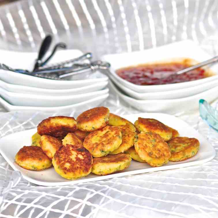 Cheese fritters with bell pepper jelly
