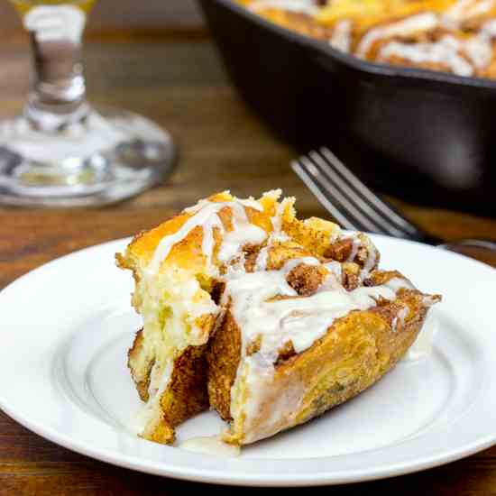 Overnight Skillet Cinnamon Rolls