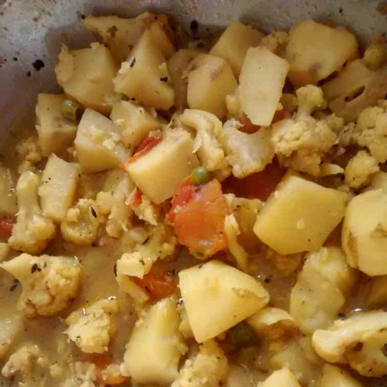 Potato Cauliflower Curry - Bengali Dalna