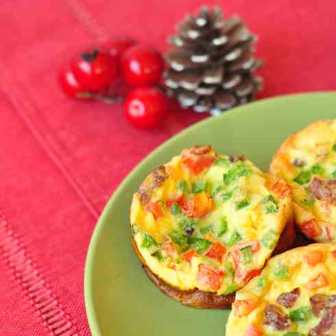 Scrambled egg, bacon and pepper muffins
