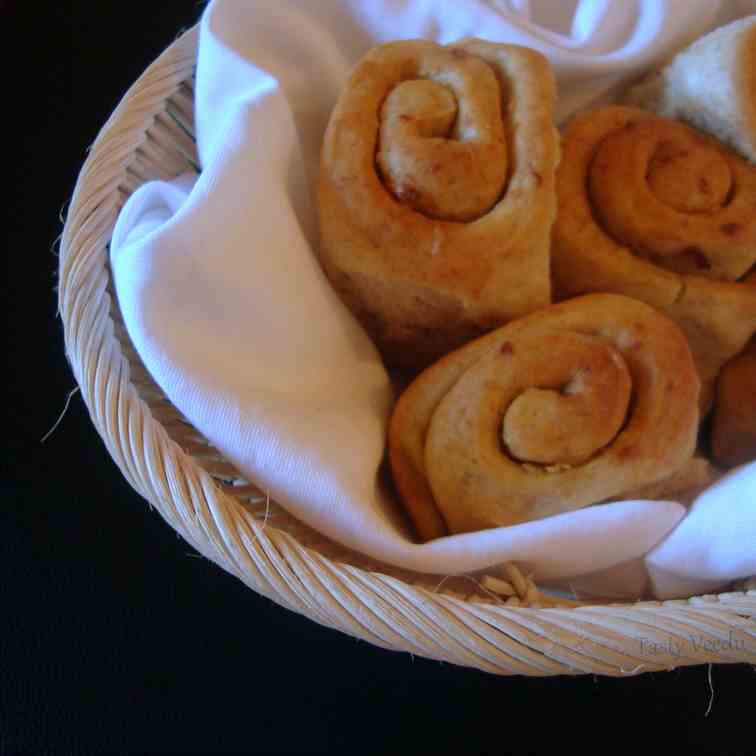 Whole Wheat Garlic Pull-Apart Rolls