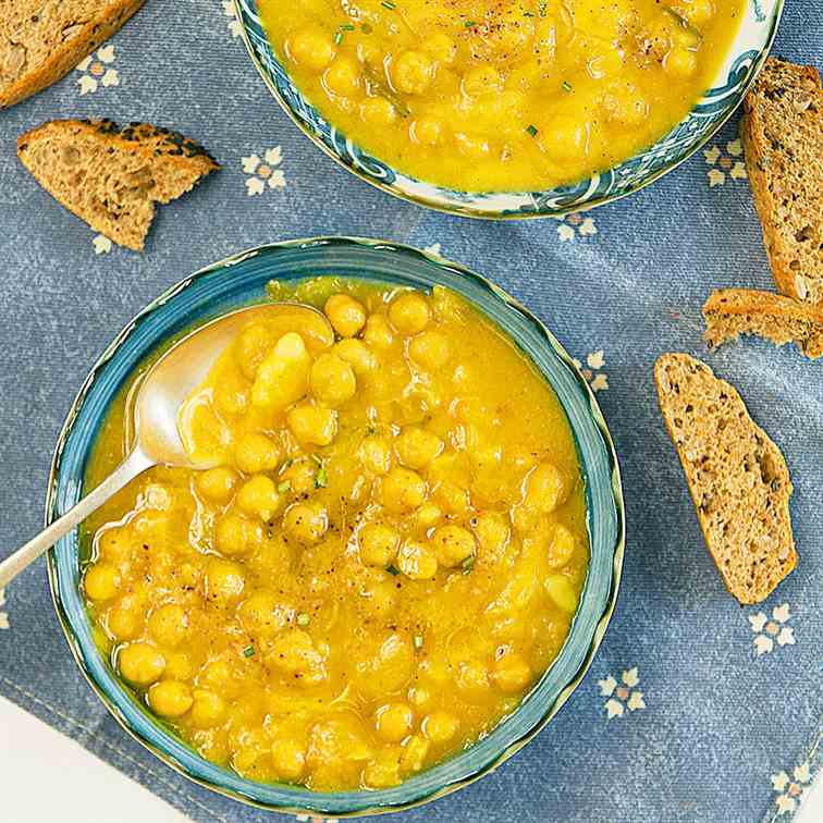 Creamy chickpea soup with squash