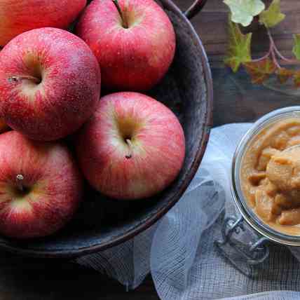 Apple butter with maple syrup