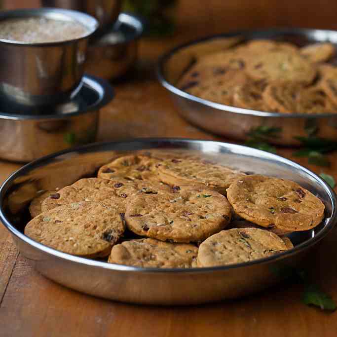 Baked savory crackers