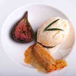 Fig Leaf Ice cream with Pastry Rolls