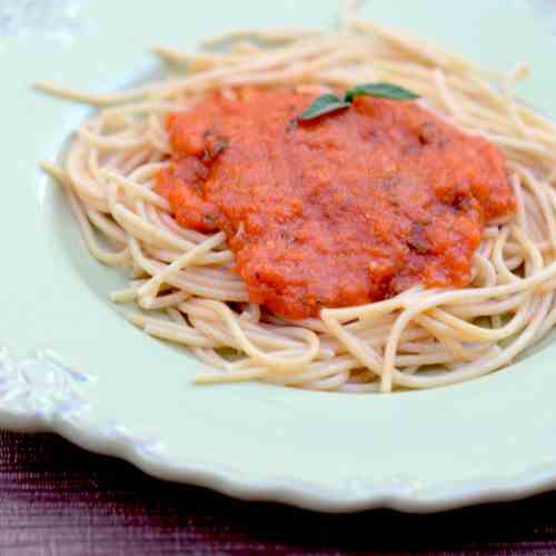 Slow Cooker Marinara w/ Fresh Basil