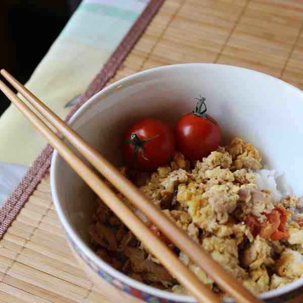 Tuna Cherry Tomato Scramble