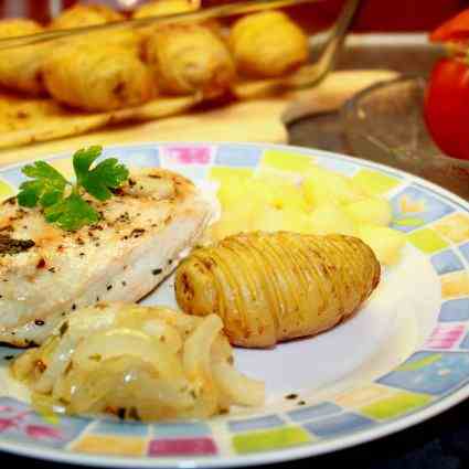 Chicken breast with glazed Onion and Apple