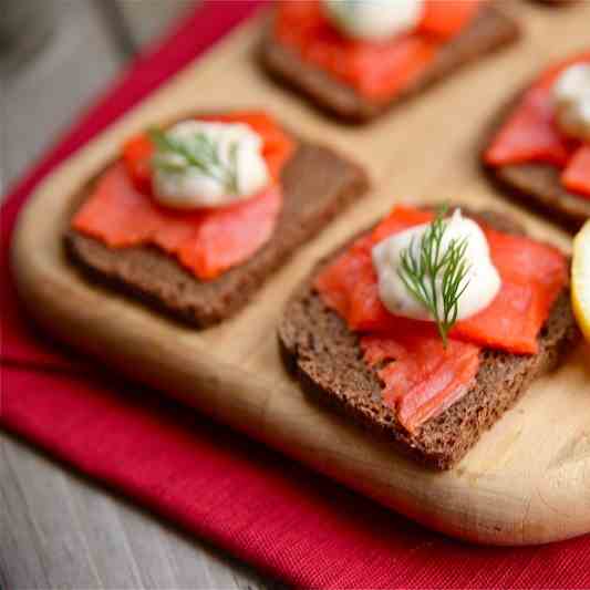 Salmon and Dill Open-Face Appetizer