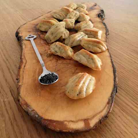 Mini madeleine with poppy seeds