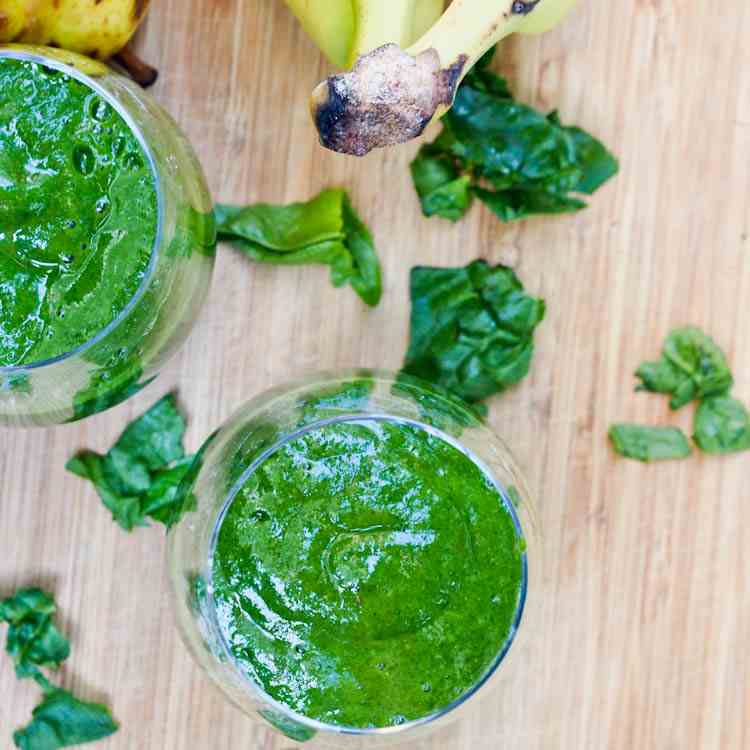 Spinach and Pear Breakfast Smoothie