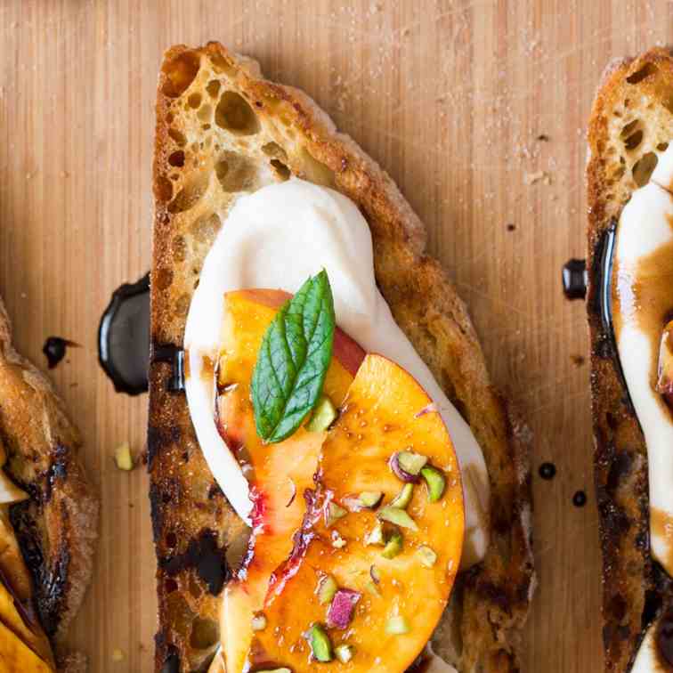 Vegan crostini with white bean spread