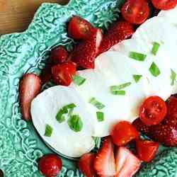 Mozzarella, Tomato & Strawberry Salad