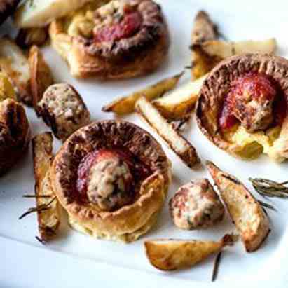 Mini Yorkshire puddings with meatballs