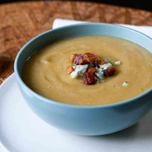 Pear soup w/ blue cheese & pancetta