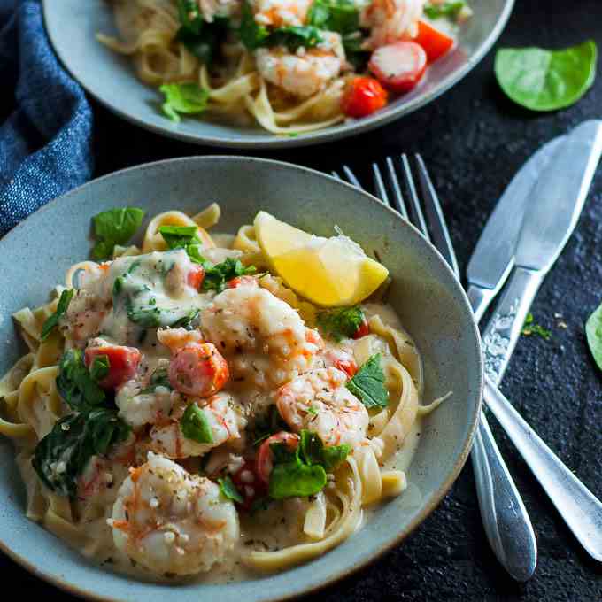 Creamy Garlic Prawn Fettucine