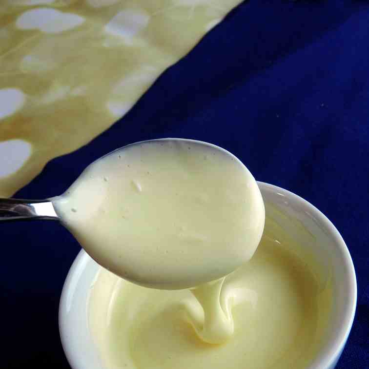 Quick and Easy Hollandaise Sauce